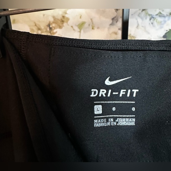 Nike Dri-Fit women’s black large 3/4 length capris exercise pants EUC - Picture 5 of 16